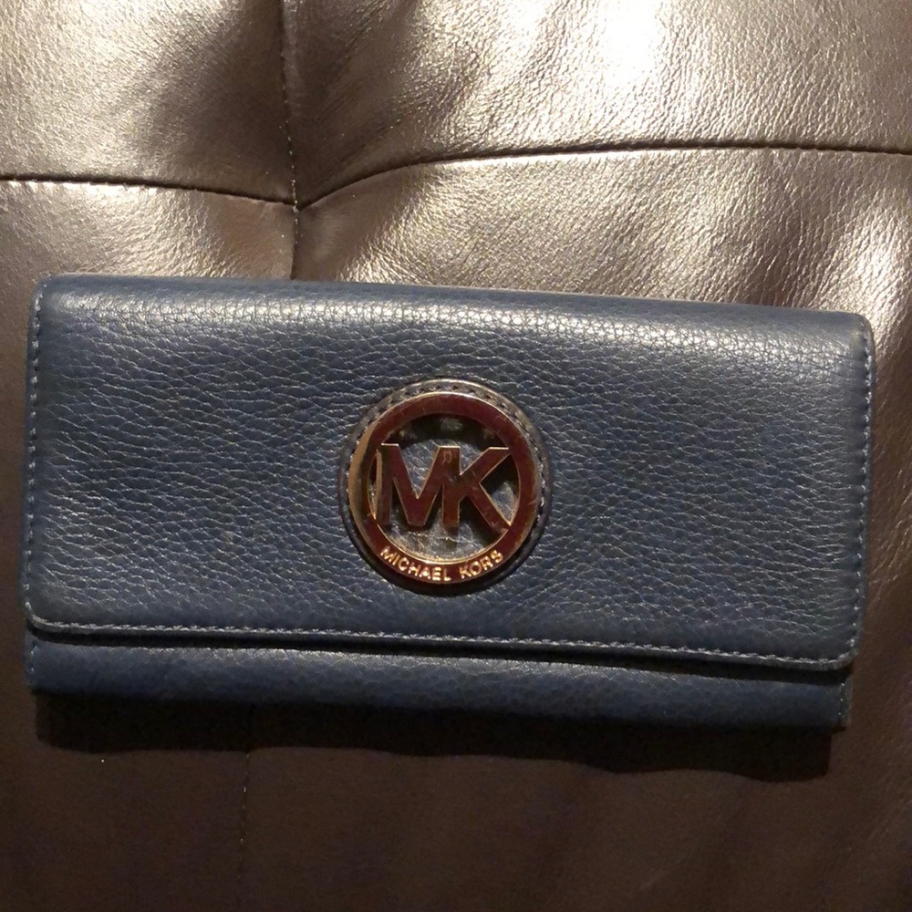 MK wallet excellent condition!